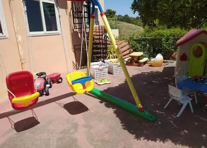 Villhour Ristorante E 住宿加早餐酒店 罗卡伊恩佩里亚莱