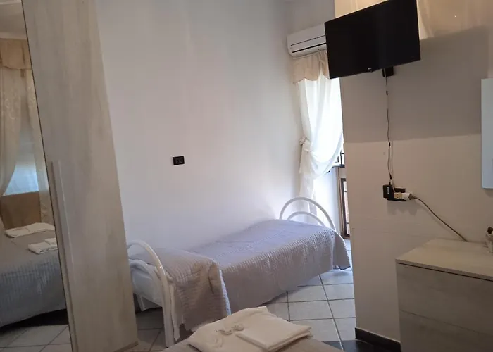 住宿加早餐酒店 Villhour Ristorante E 罗卡伊恩佩里亚莱