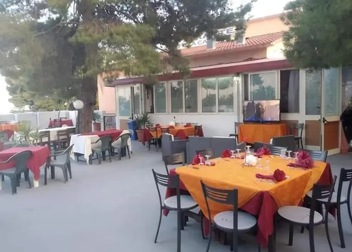 Alojamento de Acomodação e Pequeno-almoço Villhour Ristorante E Rocca Imperiale